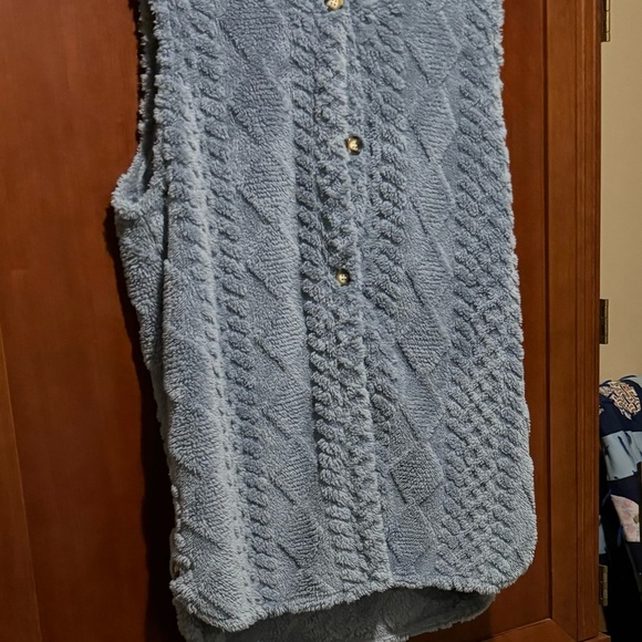 SHEIN Blue Faux Fur Sleeveless Vest - Picture 6 of 6